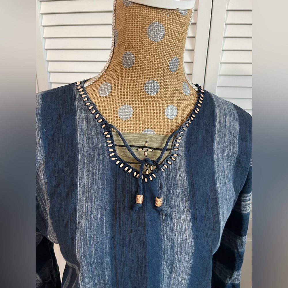 Authentic 70s handmade tunic shirt, wood beads, bell sleeves, peekaboo cut blue - Picture 2 of 12
